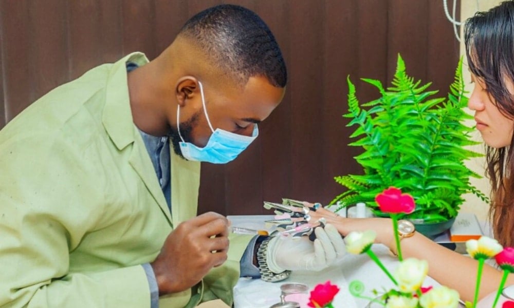 prince-eyo-nail-technician-manicurist-eductor-nail-style-rave-lagos-abuja-manicure-port-harcourt-cal